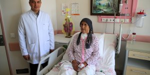 Malatya'da yaşlı kadının boynundan 1 kilogramlık guatr kitlesi çıkarıldı