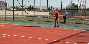 Malazgirt'te tenis kortu açıldı