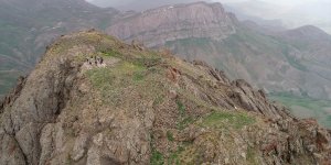 Van'da Urartulara ait en yüksek rakımdaki kale kalıntısına ulaşıldı