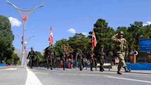 Erzincan'da Zafer Bayramı coşkusu yaşandı