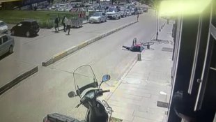 Bisiklet kazası güvenlik kameralarına yansıdı