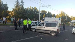 Malatya'da iki ayrı kazada 5 kişi yaralandı