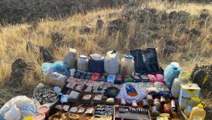 Van'da PKK terör örgütüne ait sığınakta bomba yapımında kullanılan malzeme ele geçirildi