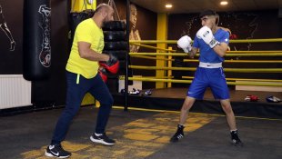 Vefat eden babasına verdiği "madalya" sözünü tutan boksörün hedefi Avrupa şampiyonluğu