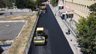 Kars'ta yollar yapılıyor, vatandaşların yüzü gülüyor