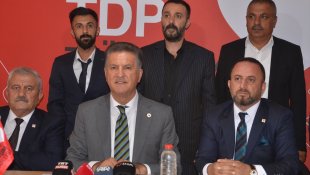 TDP Genel Başkanı Mustafa Sarıgül, Muş'ta partisinin il başkanlığını ziyaret etti
