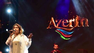 Sanatçı Azerin, Ahlatlılara unutulmaz bir gece yaşattı