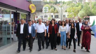 HDP Eş Genel Başkanı Buldan, Hakkari'de esnafı ziyaret etti