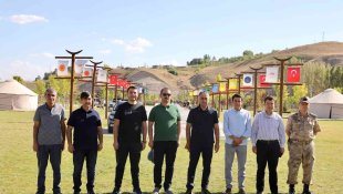 Vali Çağatay, 1071 etkinlikleri öncesi Ahlat'ta incelemelerde bulundu