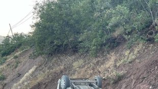 Tunceli'de hafif ticari araç ters döndü: 4 yaralı