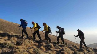 Karslı dağcılar Süphan Dağı'na tırmandı