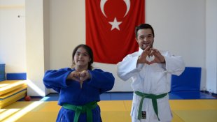 Down sendromlu judocular, milli forma hedefiyle ter döküyor
