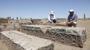 Ahlat Selçuklu Meydan Mezarlığında 41 yeni mezar ortaya çıkarıldı