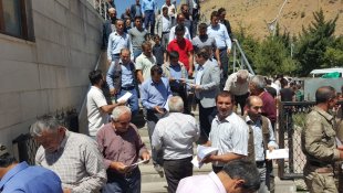 Başkan Sabırlı kapı kapı dolaşıp Cumhurbaşkanı Erdoğan'ın mektubunu dağıtıyor