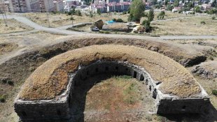 Kars'ta bir tarih gözler önünde yok oluyor