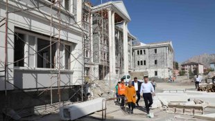Ağrı Milli Eğitim Müdürü Kökrek, Doğubayazıt'taki okul inşaatlarını inceledi