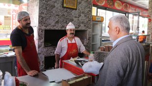 HÜDA PAR Genel Başkanı Yapıcıoğlu Van'da esnafı ziyaret etti