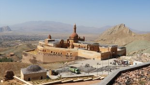 Van'da 25 bin kadına tarihi mekanlar ve doğal güzellikler gezdirildi