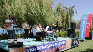 İşitme engellilerin sessiz dünyası müzik şöleniyle şenlendirildi