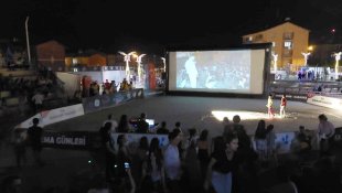 Hakkarili çocukların sahne heyecanı