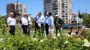 Milletvekili Çakır ve Güder, gül bahçesini inceledi