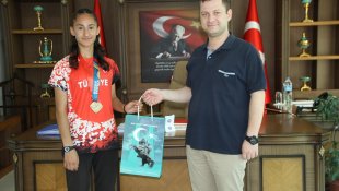 Malazgirt'te milli sporcu ödüllendirildi