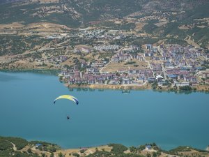 Tunceli'deki Kavun Tepesi yamaç paraşütü tutkunlarını cezbediyor