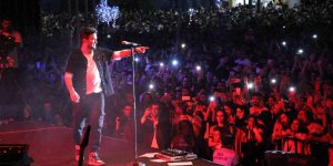 Mustafa Ceceli binlerce hayranına unutulmaz bir akşam yaşattı