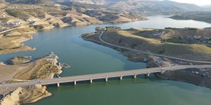 İliç Millet Bahçesi su kayağı ve tekne turu yapmak isteyenleri ağırlıyor