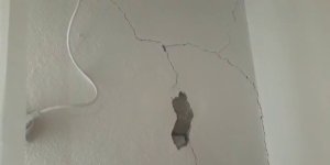 Erzurum'da 4.3 büyüklüğünde deprem: Bazı evlerde çatlaklar oluştu