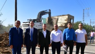 Yeşilyurt'ta metruk evlerin yıkımına ağırlık