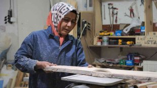 Sedir imalatı yapan kadın girişimci tek başına hem üretiyor hem onarıyor