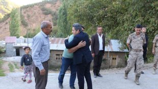Hizan Kaymakamı Özçelik, operasyonda yaralanan güvenlik korucusunu ziyaret etti