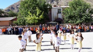 Çatak'ta 'İlköğretim Haftası' coşku ile kutlandı