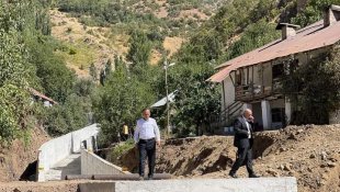 Şemdinli de Ayrılık deresi ıslah çalışması devam ediyor