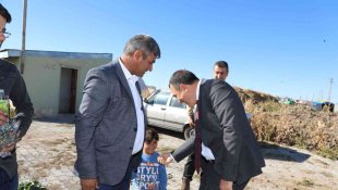 Vali Öksüz, köylülerle bir araya geldi