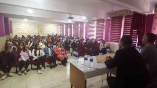 Van'da öğrencilere yönelik "Gençlik ve Sorumluluk" konulu konferansları