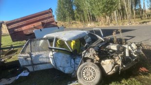 Bulanık'ta traktör ile otomobilin çarpışması sonucu 5 kişi yaralandı