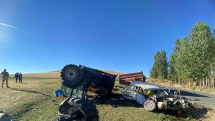 Traktör ile otomobil kafa kafaya çarpıştı: 5 yaralı