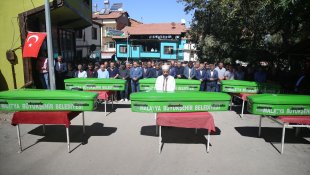Malatya'daki trafik kazasında hayatını kaybeden 6 kişi toprağa verildi