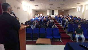 Van'da "Gençlik ve Sorumluluk" konulu konferansları