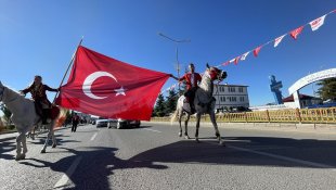 MHP Genel Başkanı Bahçeli'yi Erzurum'da atlı ciritçiler karşıladı