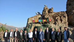 Vali Akbıyık'tan Derecik ve Şemdinli ilçelerine ziyaret