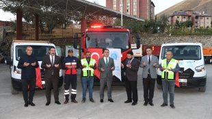 Hakkari Belediyesi üç yeni aracı hizmete aldı