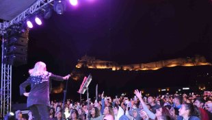 Kars'ta eksi 5 derece soğukta Yudum rüzgarı esti