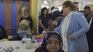 Bakan Yanık, Malatya'da huzurevi ve çocuk evleri sakinlerini ziyaret etti: