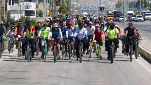 Van'da 300 bisikletli sağlıklı yaşam için pedal çevirdi