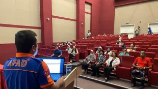 Sağlıkçılara afet eğitimi