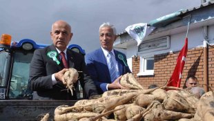 Bakan Kirişci, Şeker Fabrikası'nın 2022-2023 pancar alım kampanyasında müjdeyi verdi