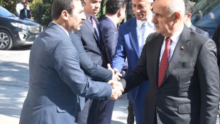 Tarım ve Orman Bakanı Vahit Kirişci, Kars Valiliğini ziyaret etti